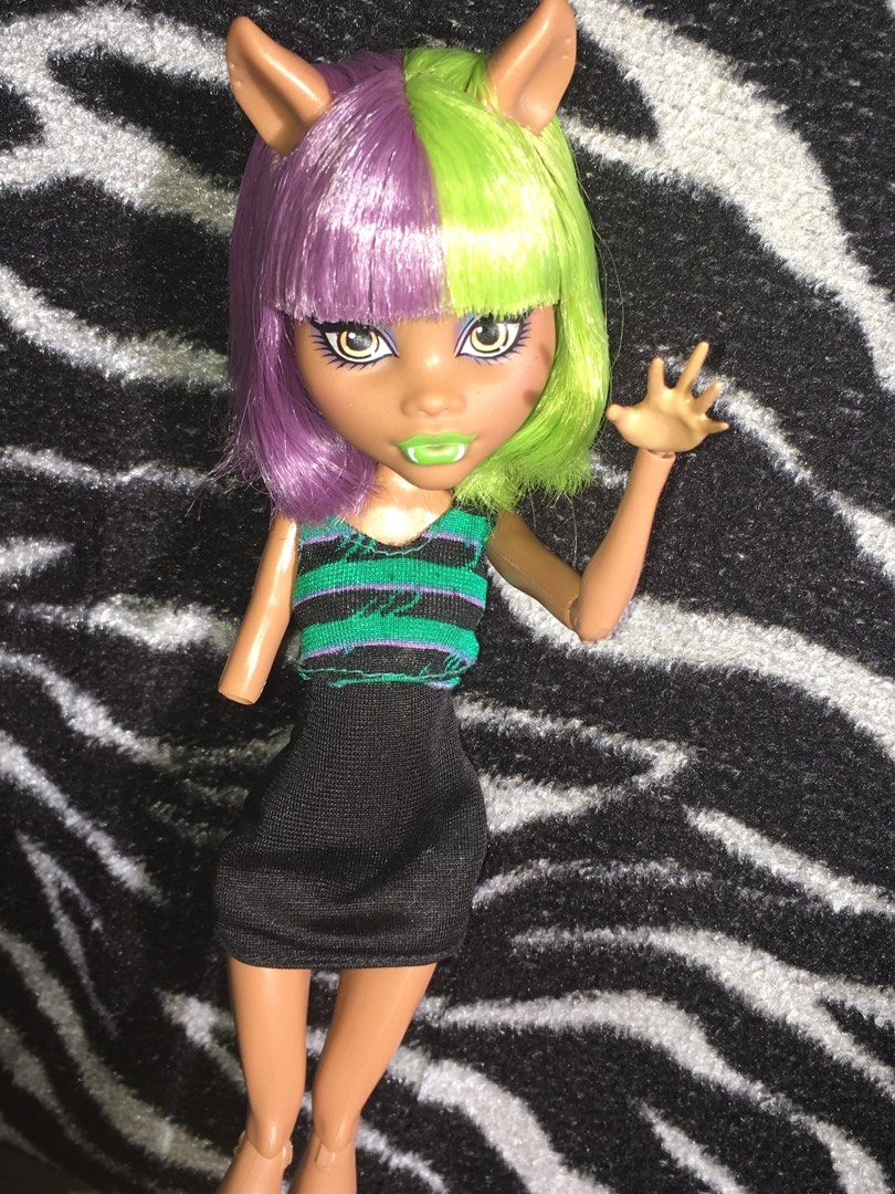 Maul Monsteristas Clawdeen! (Category: Kids Toys) located in Manila. Submitted by dollyie.dllzy (Listing ID 1467569294, Image 2). Description: Included all! Condition:10/10 No issue Missing one forearm Mop:Gcash Mod:J&T Expreys Add 10₱ for charge fee when im cashing out the money!^^.