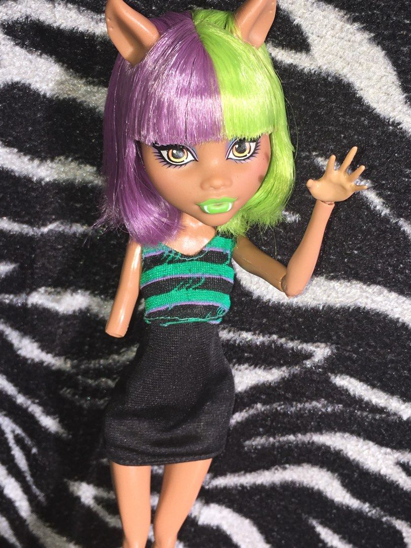 Maul Monsteristas Clawdeen! (Category: Kids Toys) located in Manila. Submitted by dollyie.dllzy (Listing ID 1467569294, Image 3). Description: Included all! Condition:10/10 No issue Missing one forearm Mop:Gcash Mod:J&T Expreys Add 10₱ for charge fee when im cashing out the money!^^.