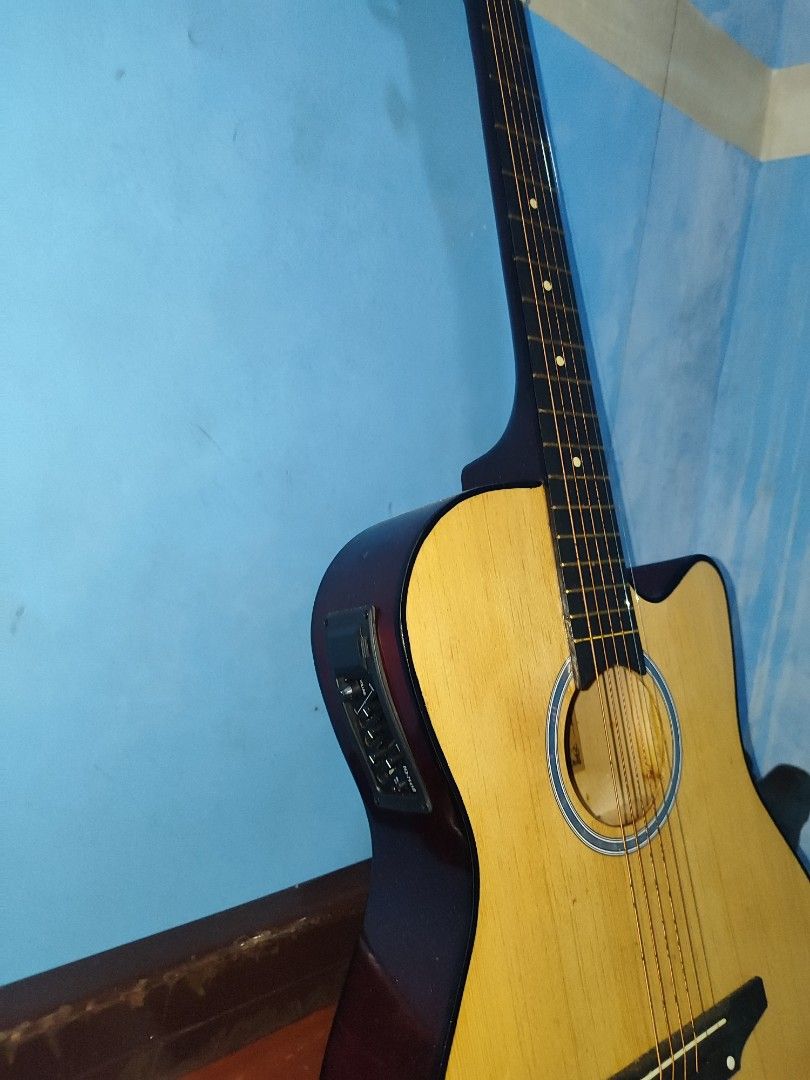 Maven Daedalus-1 Acoustic-Electric Guitar (Category: Other Audio Equipment) located in Quezon City. Submitted by sawano0324 (Listing ID 1467376152, Image 2). Description: For Sale: Maven Daedalus-1 Acoustic-Electric Guitar Price: ₱1,800 (Negotiable) Condition: ​Makinis pa ang kahoy, walang dents o basag. ​Rusty na ang strings, kailangan na lang palitan ng bagong set. ​May built-in EQ-7545R pickup pero untested ang electronics dahil walang amp sa 