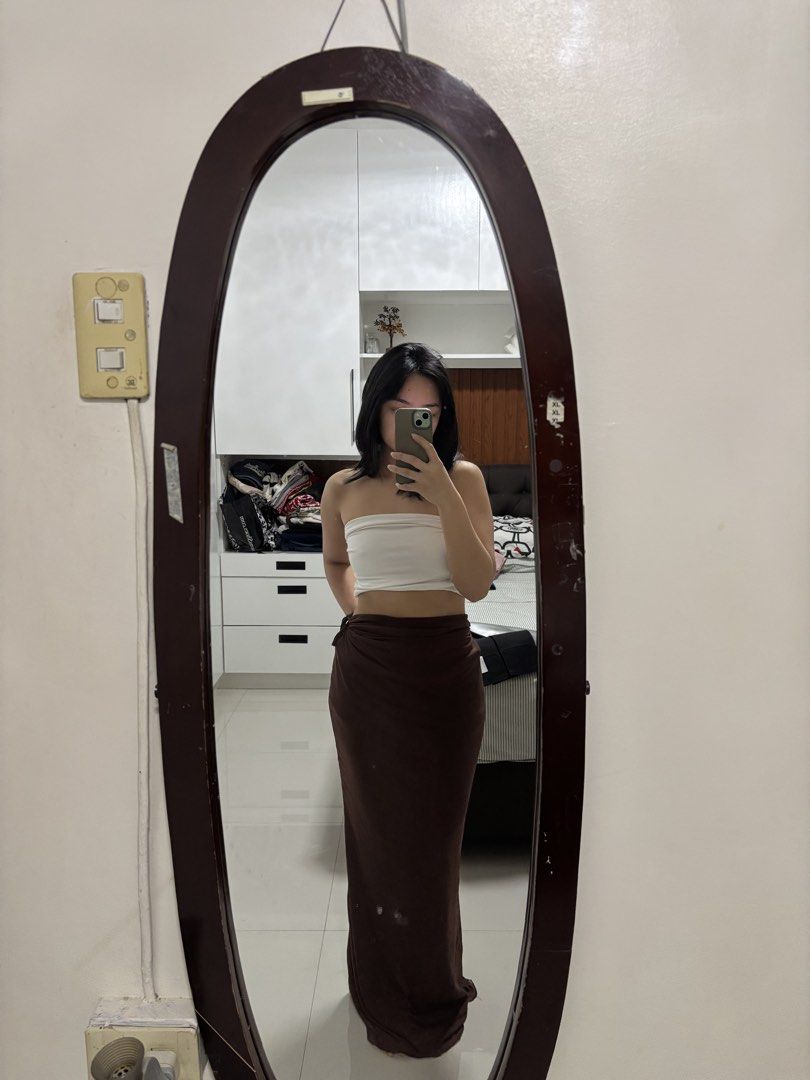 Maxi Skirt (Category: Skirts) located in Cavite. Submitted by allysanicole__ (Listing ID 1467460469, Image 2). Description: with loose threads on waistband 5’1 for reference .