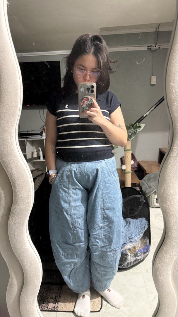 Medium Blue Barrel Jeans (Category: Jeans) located in Quezon City. Submitted by dinesaur (Listing ID 1467517434, Image 2). Description: Garterized back 28-34 M on tag.