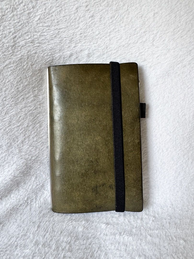 MeePlus SlimPad Pueblo - Olive (Personal Rings) + Plotter Zipper Case (Category: Stationery & School Supplies) located in Cebu City. Submitted by mekyoo (Listing ID 1467381942, Image 1). Description: * Personal ring binder (11mm) * Made with vegetable tanned leather * Has patina * Includes rings protector, elastic band, and Plotter zipper case --- RFS: just decluttering.