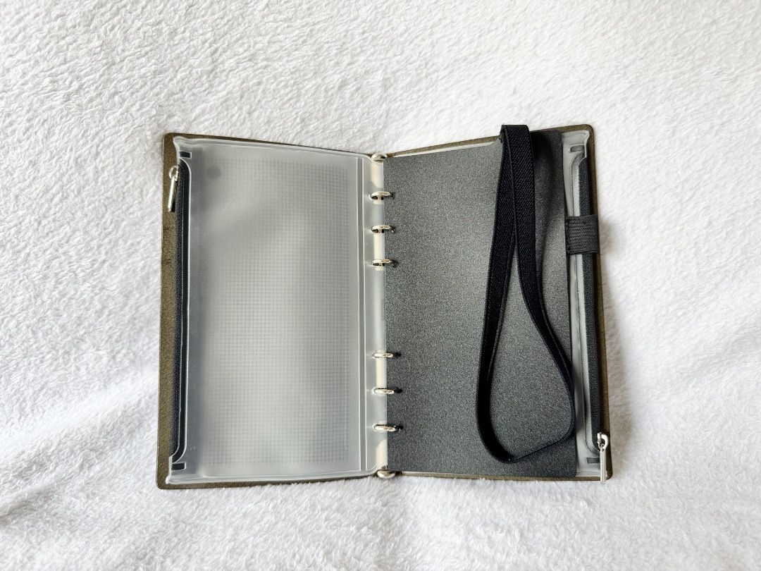 MeePlus SlimPad Pueblo - Olive (Personal Rings) + Plotter Zipper Case (Category: Stationery & School Supplies) located in Cebu City. Submitted by mekyoo (Listing ID 1467381942, Image 3). Description: * Personal ring binder (11mm) * Made with vegetable tanned leather * Has patina * Includes rings protector, elastic band, and Plotter zipper case --- RFS: just decluttering.