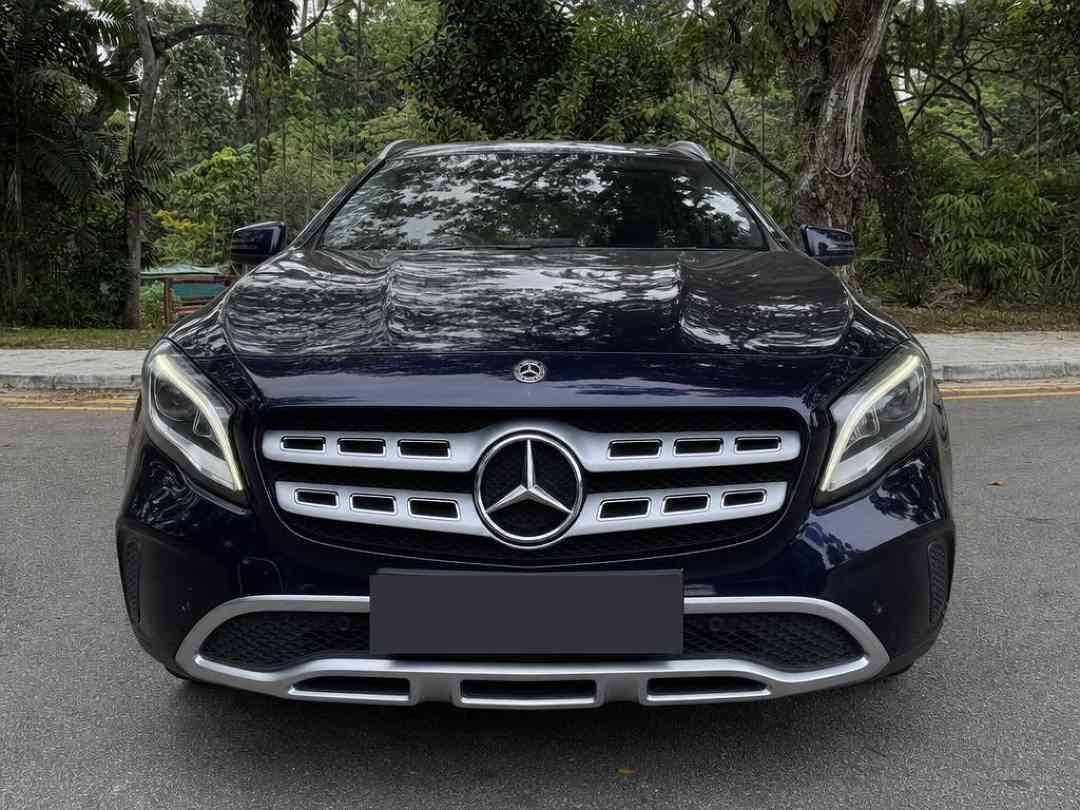 Mercedes-Benz GLA-Class GLA200 (A) (Category: Used Cars) located in Singapore. Submitted by carousell_certified_partners (Listing ID 1464014336, Image 1). Description: Compact SUV that blends sporty styling with everyday practicality. Luxurious cabin with high quality finishing, ergonomic seats and advanced infotainment features. Wears and tears replaced, servicing just done. ready to go till end of COE. Call Now! Features: 1.6L turbocharged engi
