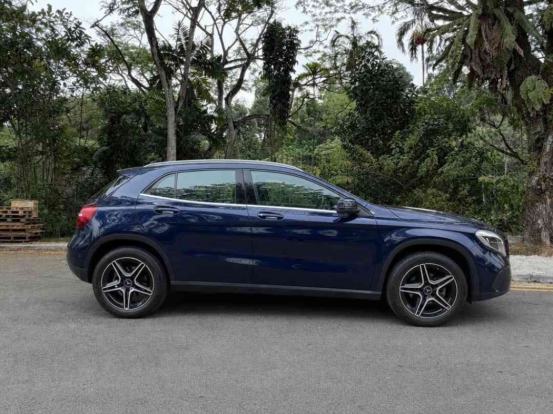 Mercedes-Benz GLA-Class GLA200 (A) (Category: Used Cars) located in Singapore. Submitted by carousell_certified_partners (Listing ID 1464014336, Image 3). Description: Compact SUV that blends sporty styling with everyday practicality. Luxurious cabin with high quality finishing, ergonomic seats and advanced infotainment features. Wears and tears replaced, servicing just done. ready to go till end of COE. Call Now! Features: 1.6L turbocharged engi