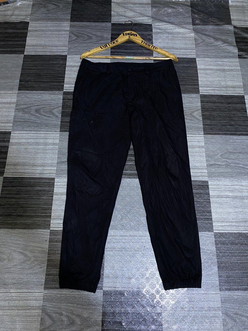 Merrell - Pants (Category: Trousers) located in General Santos City (Dadiangas). Submitted by castilloed98 (Listing ID 1467386161, Image 1). Description: Merrell Pants - Mens Size.32-34 Length.38 Black No issue 💵800 + SF✈️ DM📩 📍Gensan..
