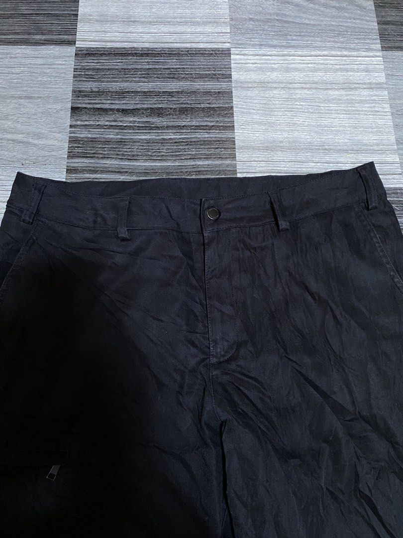 Merrell - Pants (Category: Trousers) located in General Santos City (Dadiangas). Submitted by castilloed98 (Listing ID 1467386161, Image 2). Description: Merrell Pants - Mens Size.32-34 Length.38 Black No issue 💵800 + SF✈️ DM📩 📍Gensan..