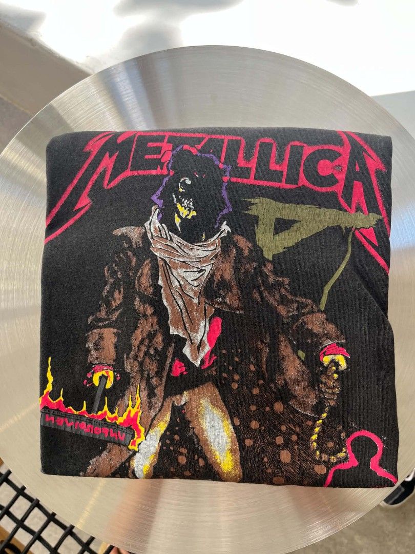 Metallica vintage tee Unforgiven (Category: Activewear) located in Masinloc. Submitted by jackiemerryll (Listing ID 1467434382, Image 1). Description: pm for more details.