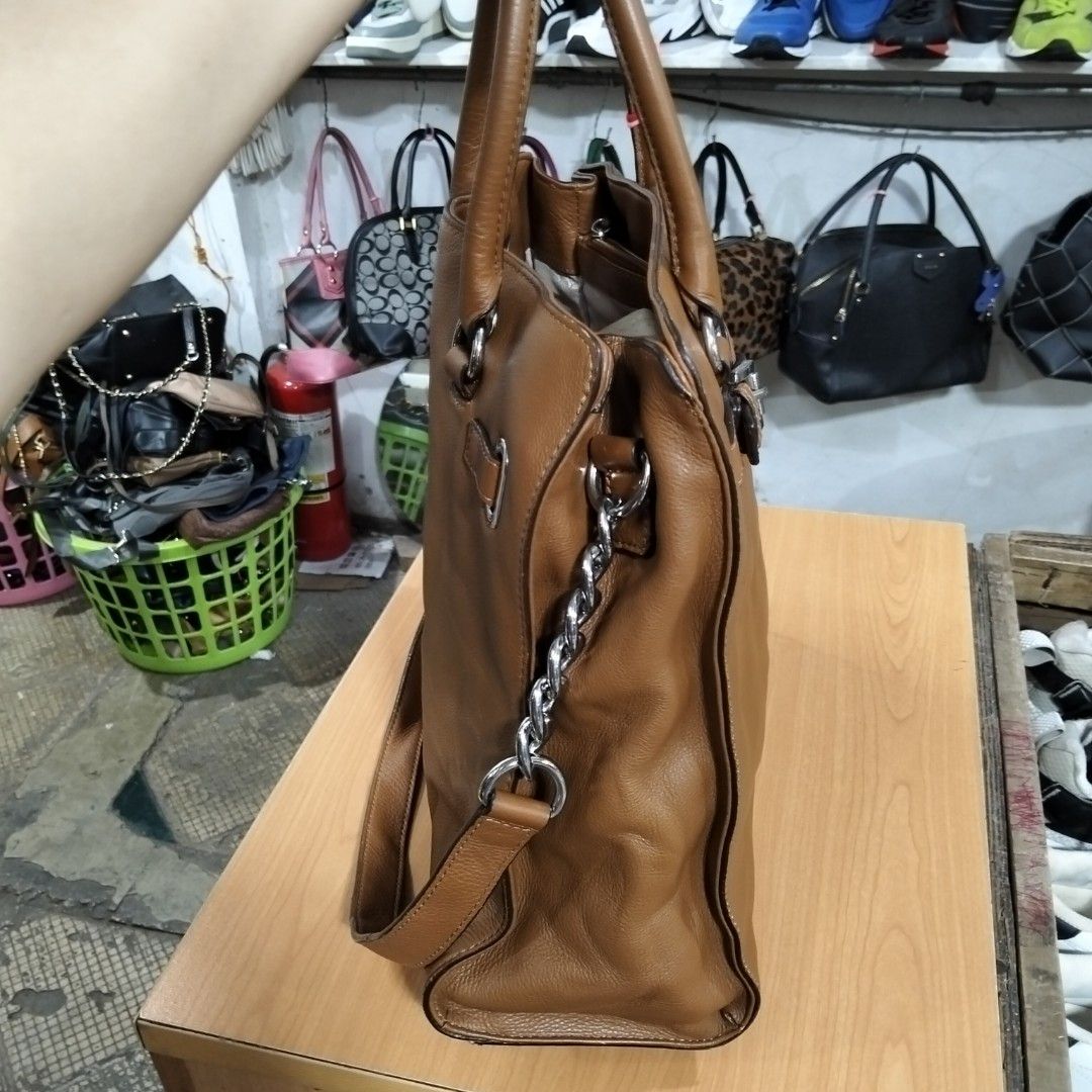 Michael Kors (Category: Shoulder Bags) located in El Salvador. Submitted by francheskaukayukay (Listing ID 1467452834, Image 2). Description: .