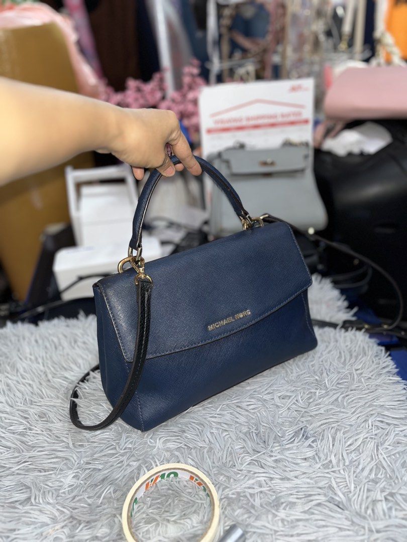 Michael Kors Ava Top Handle Crossbody Bag (Category: Shoulder Bags) located in Larena. Submitted by jaiyuki (Listing ID 1467493985, Image 1). Description: - no flaws - replaced lng ang long strap but from michael kors parin na brand.