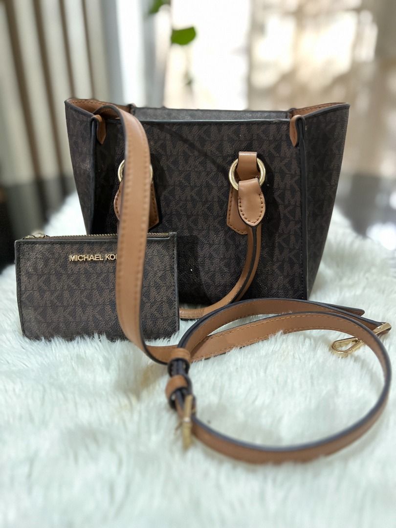 Michael Kors Bag and Wallet (Category: Luxury Bags & Wallets) located in General Trias. Submitted by dante.bautista (Listing ID 1467598250, Image 3). Description: Michael Kors Bag with free wallet Guaranteed Authentic Pre-loved but like new Color: Brown Price: 8000 Approximate Dimension: 24cm (W) x 17cm (H) x 10cm(T) .