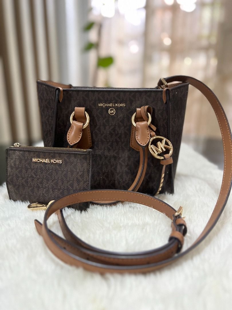 Michael Kors Bag and Wallet (Category: Luxury Bags & Wallets) located in General Trias. Submitted by dante.bautista (Listing ID 1467598250, Image 1). Description: Michael Kors Bag with free wallet Guaranteed Authentic Pre-loved but like new Color: Brown Price: 8000 Approximate Dimension: 24cm (W) x 17cm (H) x 10cm(T) .