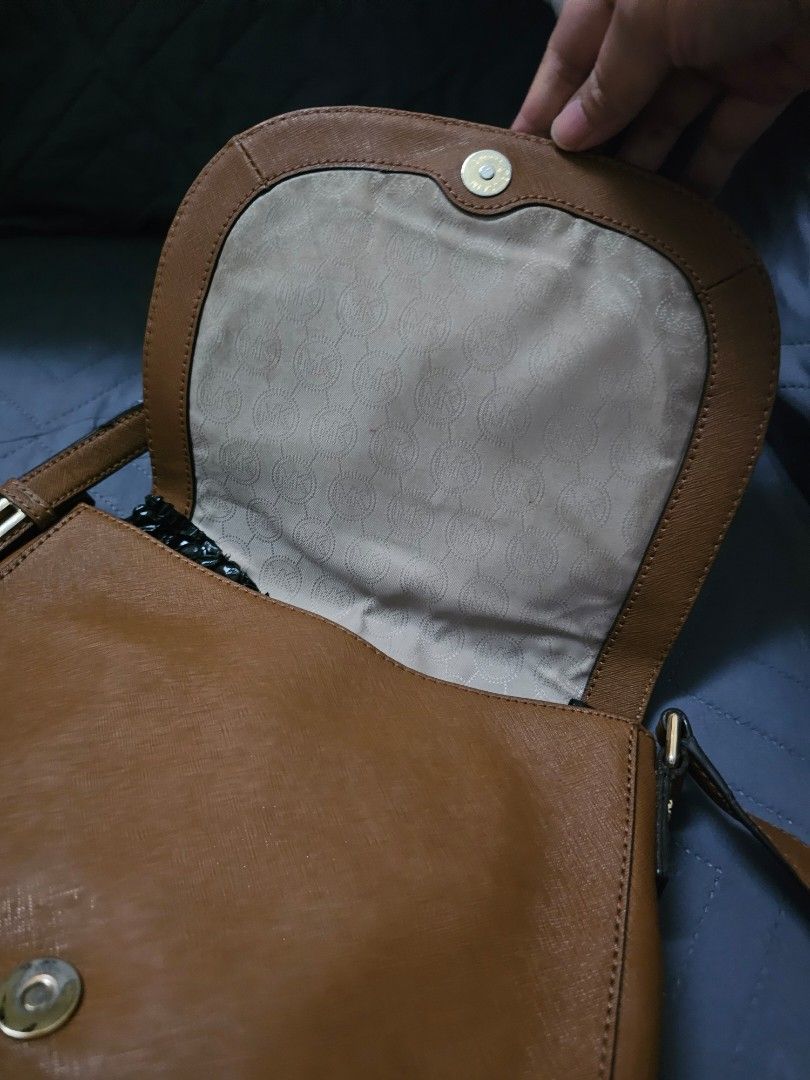 Michael Kors Bedford Flap (Category: Cross-body Bags) located in Manila. Submitted by shopaholicmimi (Listing ID 1467558621, Image 2). Description: 📍preloved with flaws (please see photos) rare style not coach, ergo, legacy, vintage, soho, saddle, zoe, carly, eastwest, patchwork, rare, canvas, signature, laurel, kili.