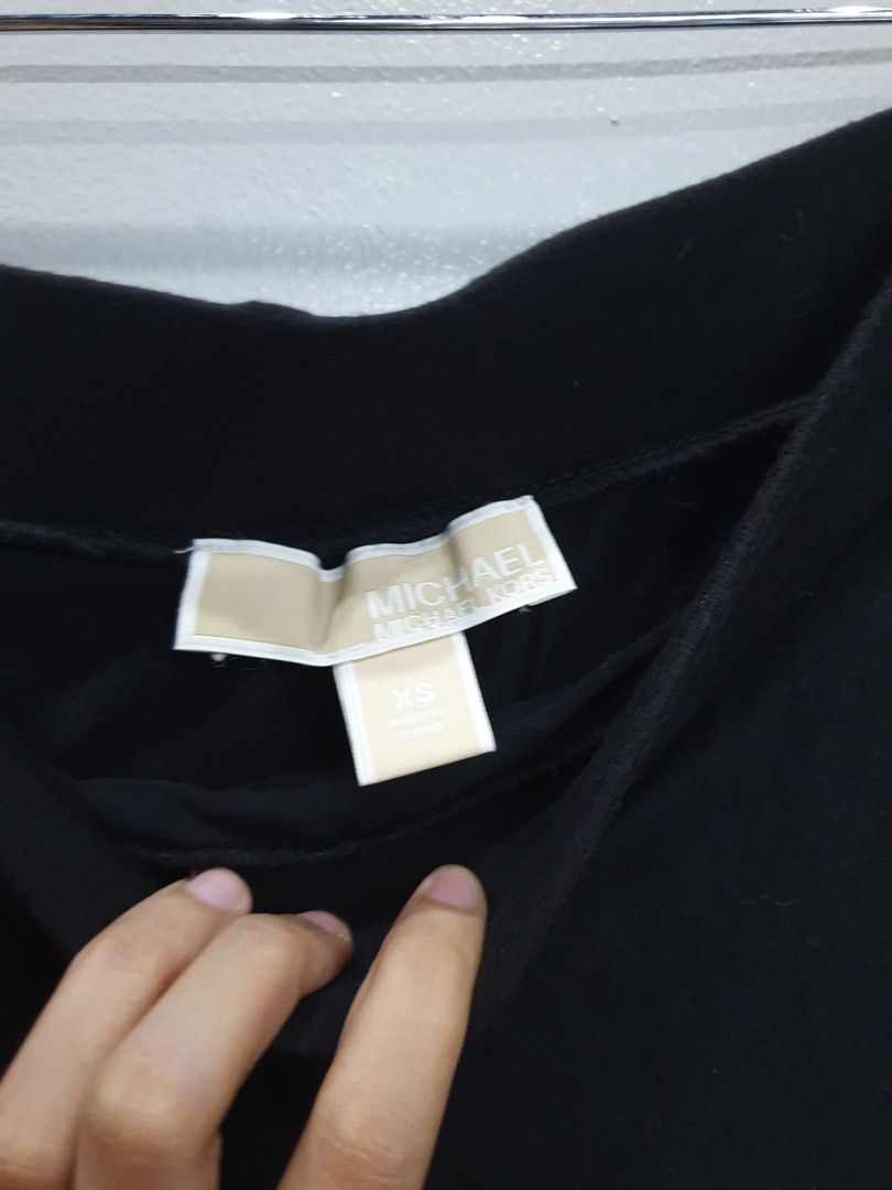 Michael kors black maxi skirt (Category: Skirts) located in Calamba. Submitted by mimabuy (Listing ID 1467385292, Image 2). Description: Very stretchy fabric School on tag but can fit up to size large For reference im size 28 and it’s fits me perfectly lang Length is 34”.