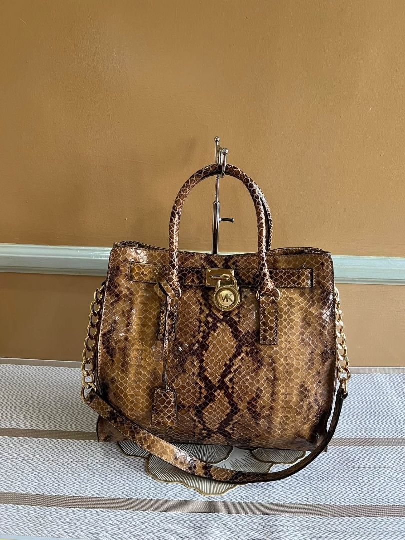 MICHAEL KORS Hamilton Shoulder Bag (Category: Tote Bags) located in Quezon City. Submitted by bellafashion08 (Listing ID 1467512985, Image 1). Description: Dimension: - Height =12 in. - Length = 12 in. * From U.S * Nice in actual .