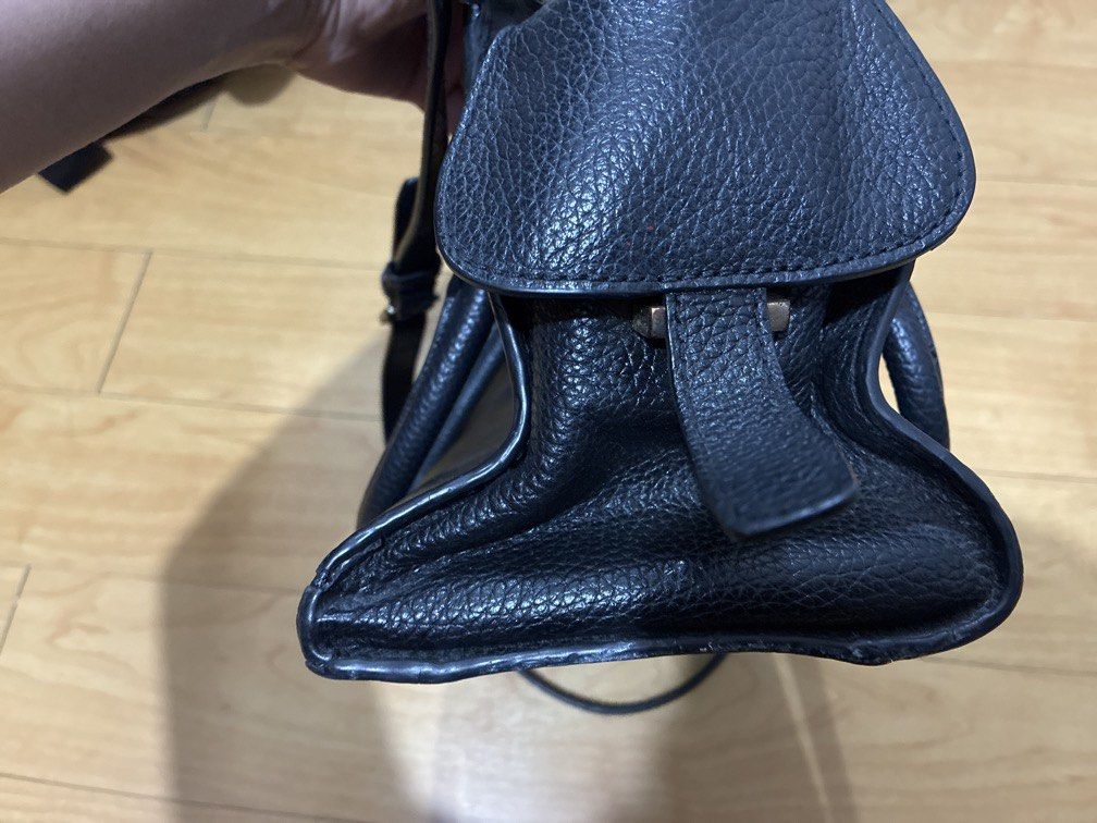 Michael Kors hand bag/Shoulder bag (Category: Luxury Bags & Wallets) located in Manila. Submitted by brightbear-85bb69 (Listing ID 1467504006, Image 3). Description: .