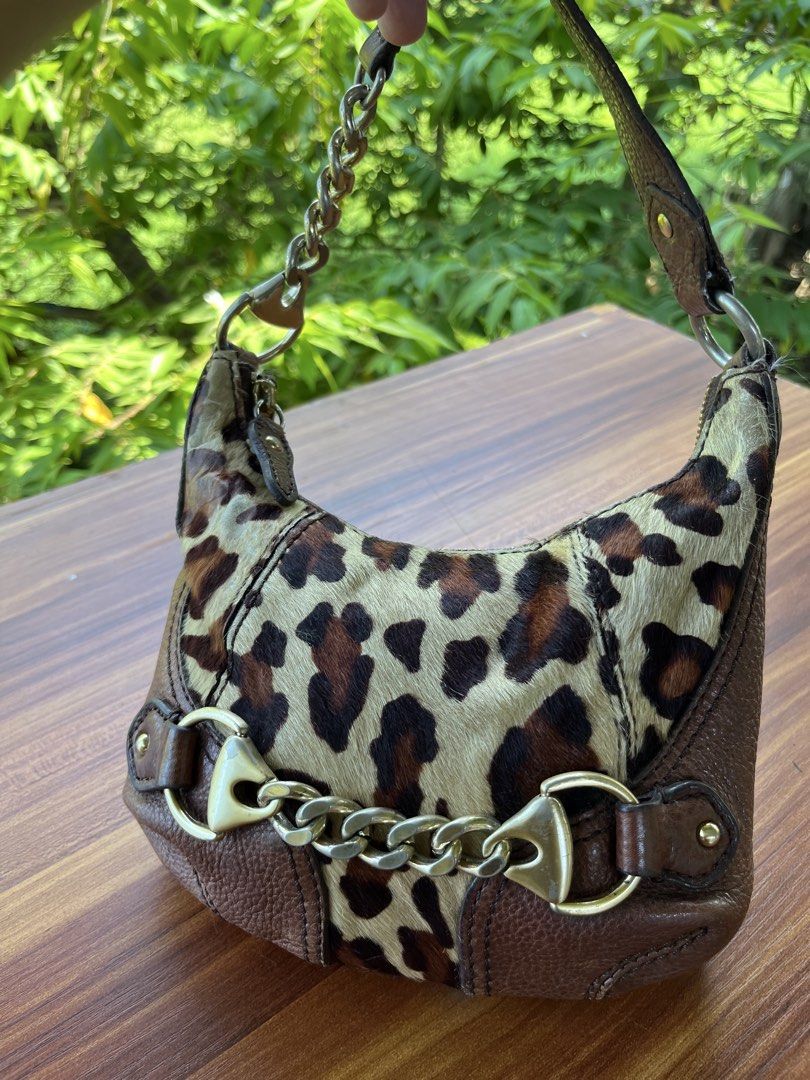 Michael kors kili bag (Category: Shoulder Bags) located in Oroquieta. Submitted by mightyfalcon.f3b3e6 (Listing ID 1467504525, Image 1). Description: small,fits long wallet and cp rare material (leather and fur combination).