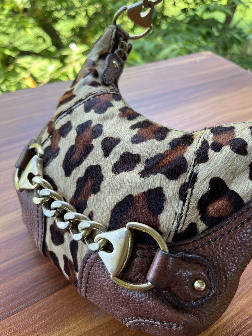 Michael kors kili bag (Category: Shoulder Bags) located in Oroquieta. Submitted by mightyfalcon.f3b3e6 (Listing ID 1467504525, Image 2). Description: small,fits long wallet and cp rare material (leather and fur combination).