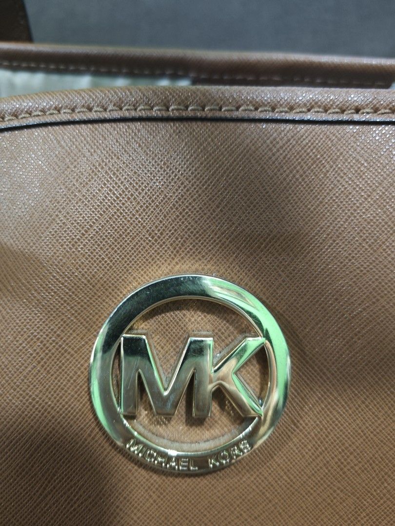 Michael Kors large tote bag (Category: Tote Bags) located in Pili. Submitted by zaneombao03491 (Listing ID 1467371480, Image 2). Description: .