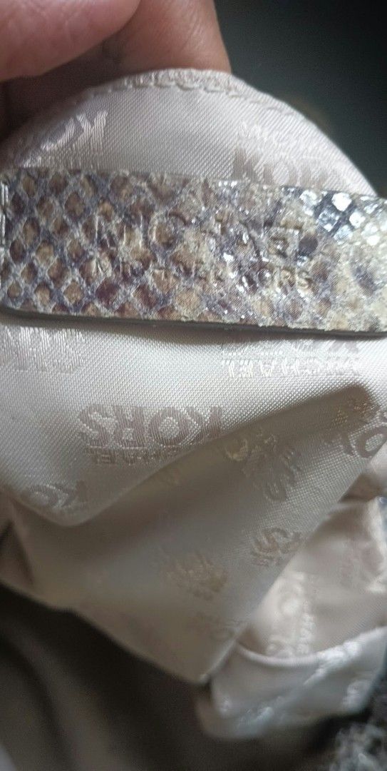Michael Kors Snakeskin Pattern Shoulder Bag with Gold Hardware (Category: Luxury Bags & Wallets) located in Manila. Submitted by maria121194 (Listing ID 1467474118, Image 3). Description: - Brand: Michael Kors - Design: Grey and white snakeskin print with signature MK logo ring - Interior: Light beige logo jacquard lining with embossed leather brand patch - Straps: Dual shoulder straps for comfortable carrying - Capacity: Spacious main compartmen