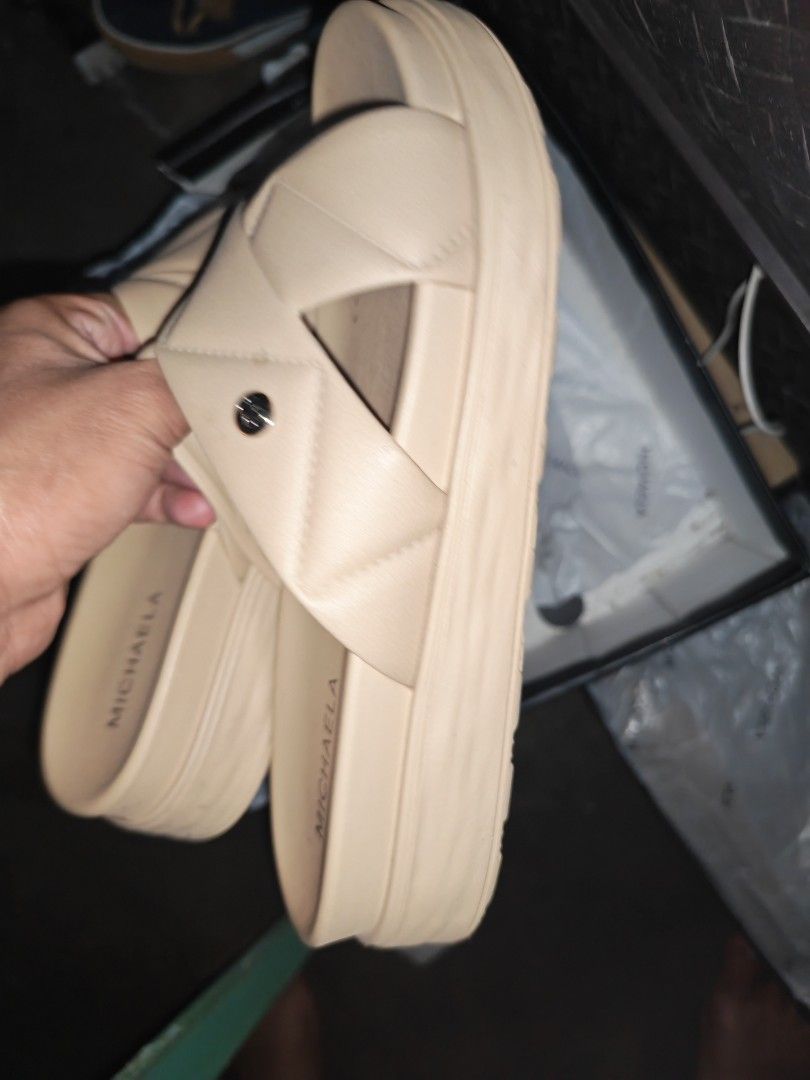 MICHAELA SANDAL (Category: Sandals) located in Rosales. Submitted by astrid3000 (Listing ID 1467491571, Image 3). Description: BRANDNEW WITH BOX SIZE 37.