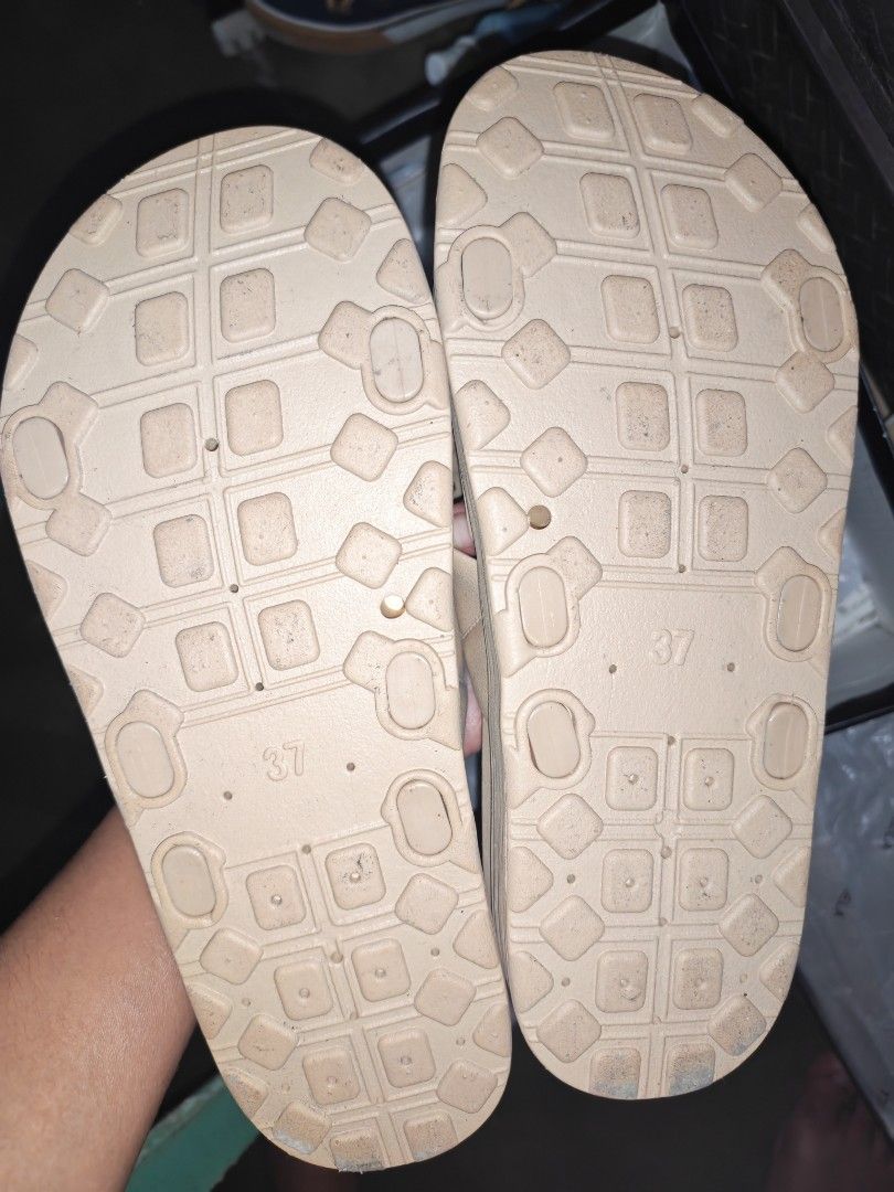MICHAELA SANDAL (Category: Sandals) located in Rosales. Submitted by astrid3000 (Listing ID 1467491571, Image 2). Description: BRANDNEW WITH BOX SIZE 37.