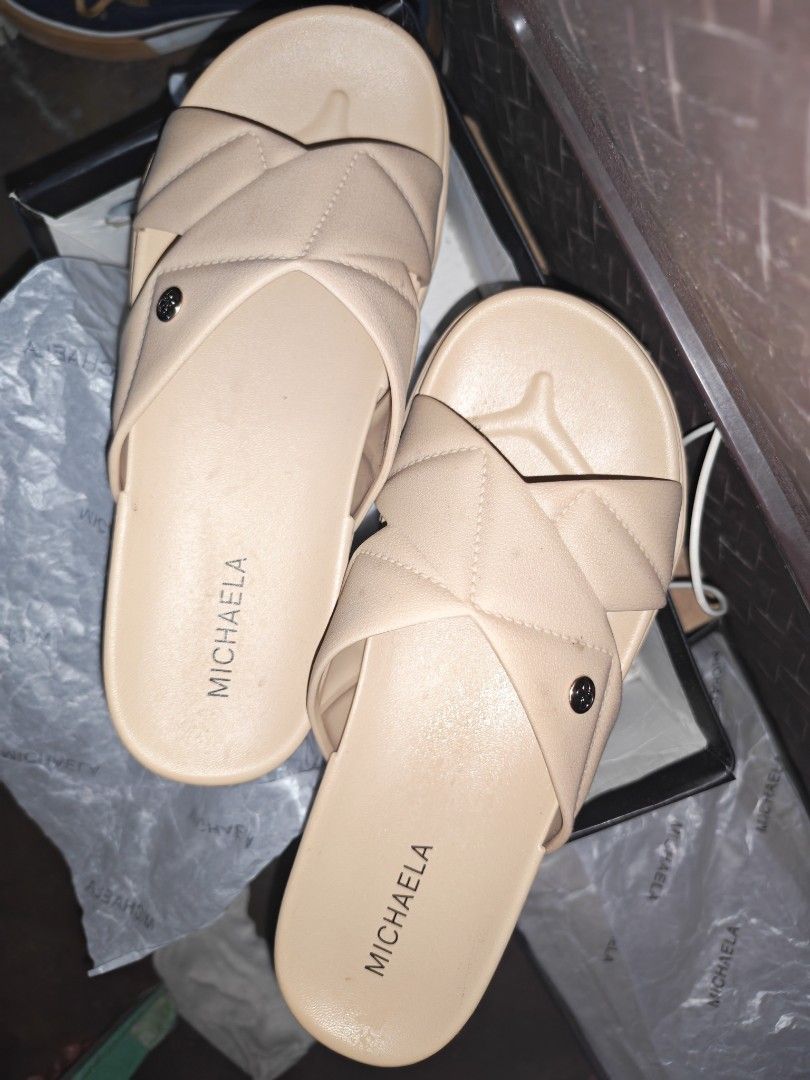 MICHAELA SANDAL (Category: Sandals) located in Rosales. Submitted by astrid3000 (Listing ID 1467491571, Image 1). Description: BRANDNEW WITH BOX SIZE 37.