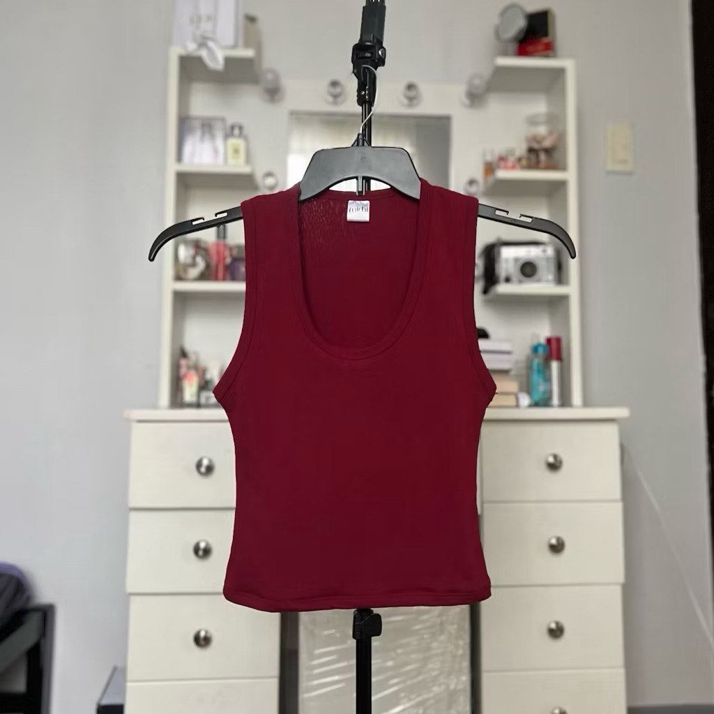 Michi Carlota Double Lining Maroon (Category: Sleeveless) located in Pasig City. Submitted by mendd (Listing ID 1467457102, Image 1). Description: Double Lining Front & Back Top never been used.