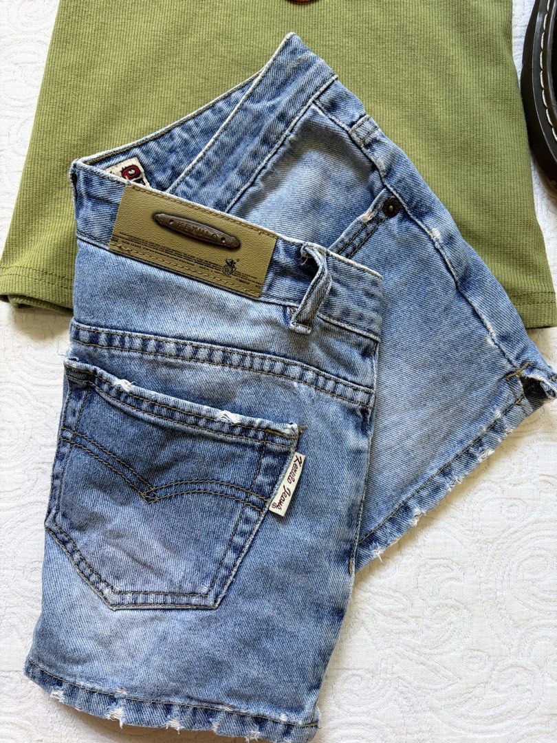 midwaist denim short (Category: Shorts) located in Tarlac. Submitted by pearl_xoxo (Listing ID 1467563721, Image 3). Description: - midwaist denim short bust: “ waist: 25-26 length: 9” size: issue: brand: kexulo .