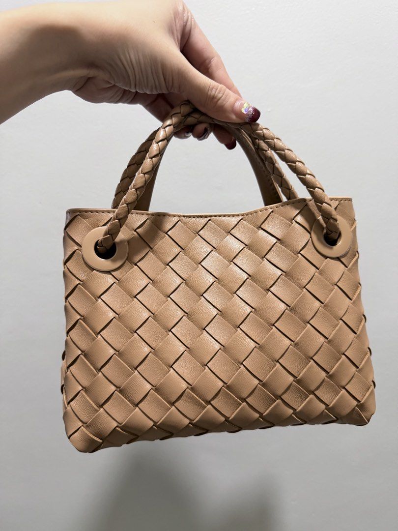 Mini Andiamo in Beige (Category: Luxury Bags & Wallets) located in Manila. Submitted by minimaison (Listing ID 1467572613, Image 3). Description: .