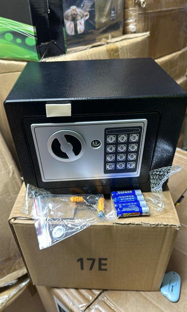 Mini vault (Category: Other Security Devices) located in Manila. Submitted by lyfrancois14 (Listing ID 1467522852, Image 1). Description: .