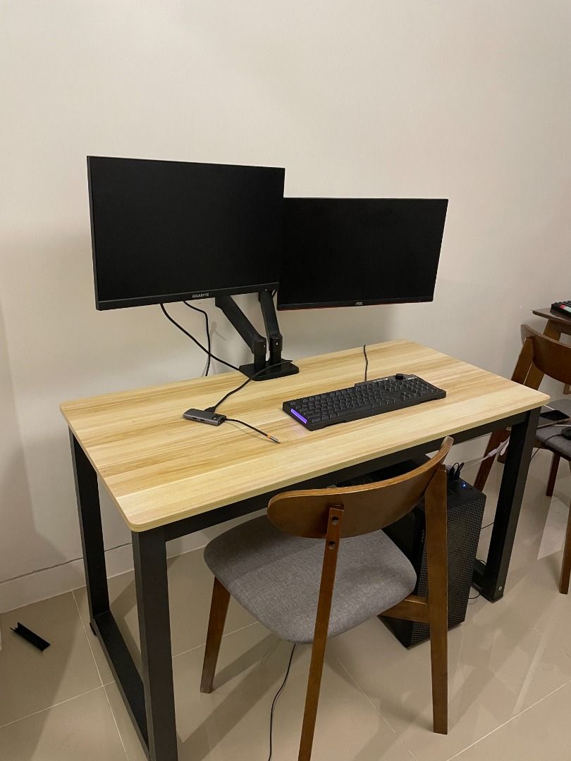 Minimalist Computer Desk / Study Table – Wood & Black Metal Frame (Category: Desktops) located in Pasay City. Submitted by santiagogarage123 (Listing ID 1467504665, Image 1). Description: Selling my computer desk in a light wood finish with sturdy black metal legs. Simple, clean design that works well for a home office, gaming setup, or study area. Details: * Dimensions: 120 cm (L) × 60 cm (W) × 73 cm (H) * Light wood-grain tabletop * Black metal