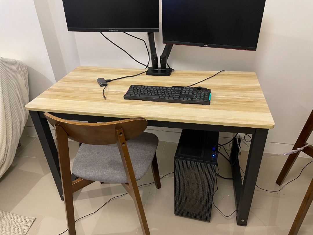 Minimalist Computer Desk / Study Table – Wood & Black Metal Frame (Category: Desktops) located in Pasay City. Submitted by santiagogarage123 (Listing ID 1467504665, Image 2). Description: Selling my computer desk in a light wood finish with sturdy black metal legs. Simple, clean design that works well for a home office, gaming setup, or study area. Details: * Dimensions: 120 cm (L) × 60 cm (W) × 73 cm (H) * Light wood-grain tabletop * Black metal
