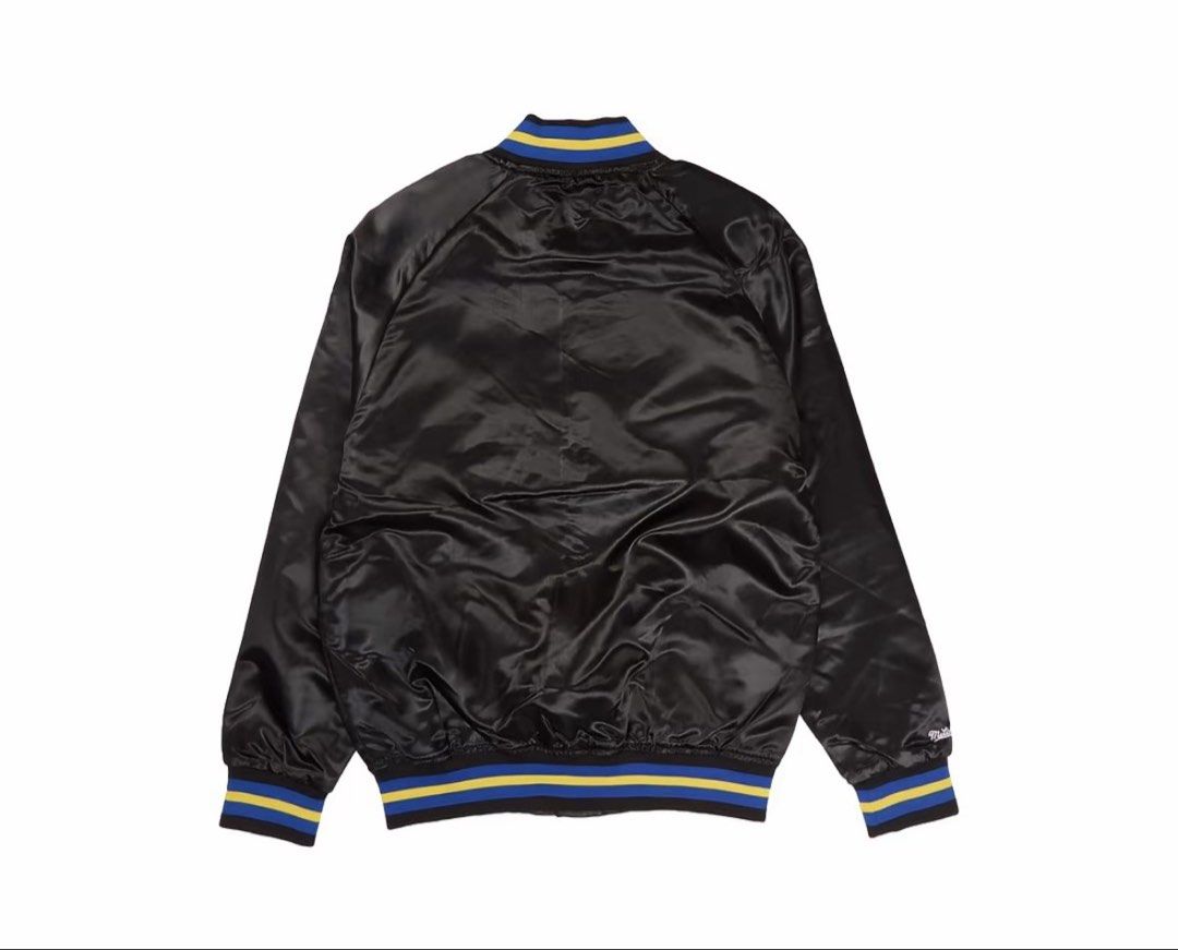 Mitchell & Ness Golden State Warriors GSW Warm up jacket (Category: Coats, Jackets and Outerwear) located in Bacoor. Submitted by sempenden (Listing ID 1467494044, Image 2). Description: Size XL Bought for around 9k Meetups: BGC / Cavite / Alabang / Las Pinas .
