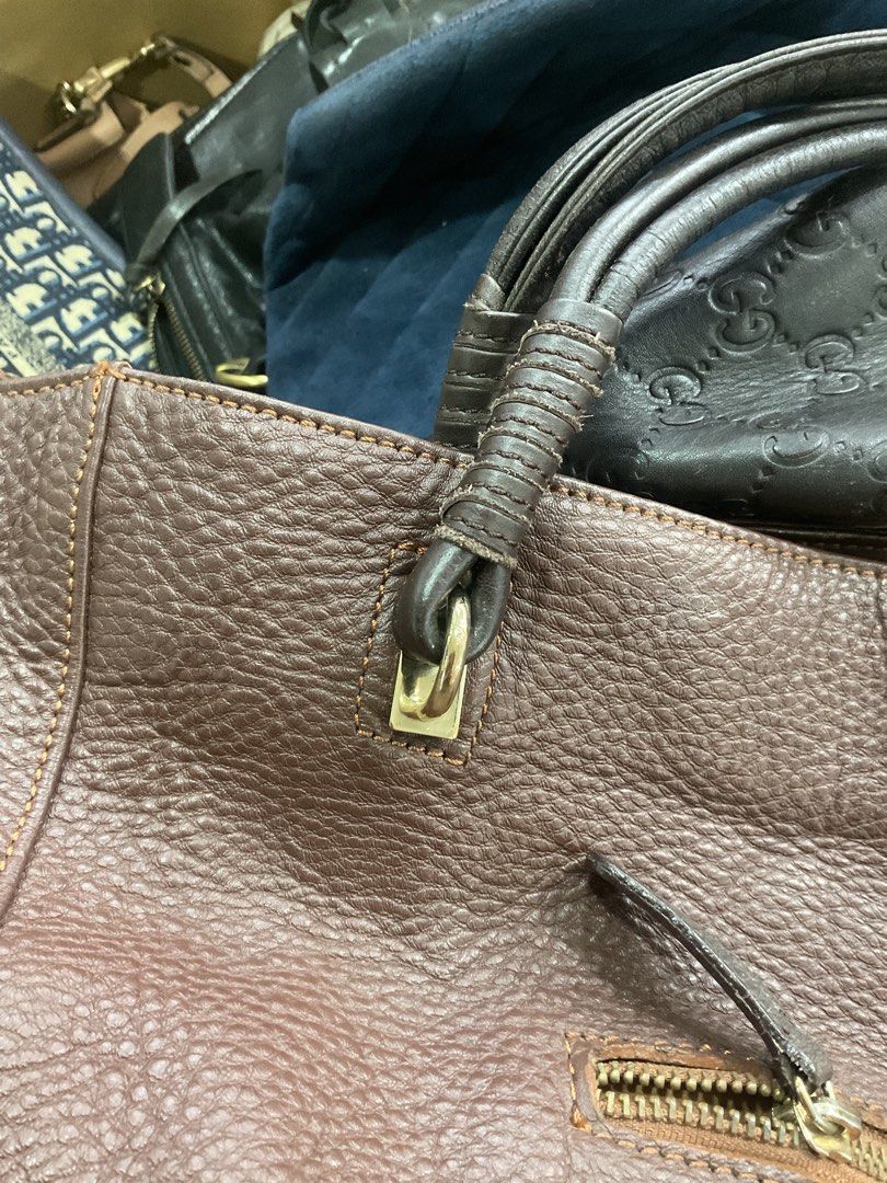 miu miu (Category: Shoulder Bags) located in Bacolod City. Submitted by asianbellahadidd (Listing ID 1467539809, Image 3). Description: .