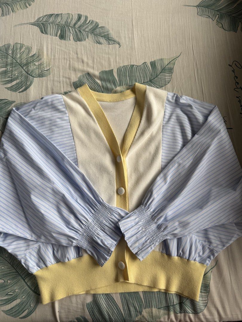 Mixed Fabric Top (Category: Longsleeves) located in Quezon City. Submitted by pvcrr50142 (Listing ID 1467403269, Image 2). Description: Relaxed fit, Mixed fabric, zoom in on photo Best fit small up to medium. .