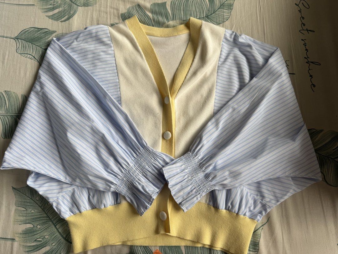 Mixed Fabric Top (Category: Longsleeves) located in Quezon City. Submitted by pvcrr50142 (Listing ID 1467403269, Image 1). Description: Relaxed fit, Mixed fabric, zoom in on photo Best fit small up to medium. .