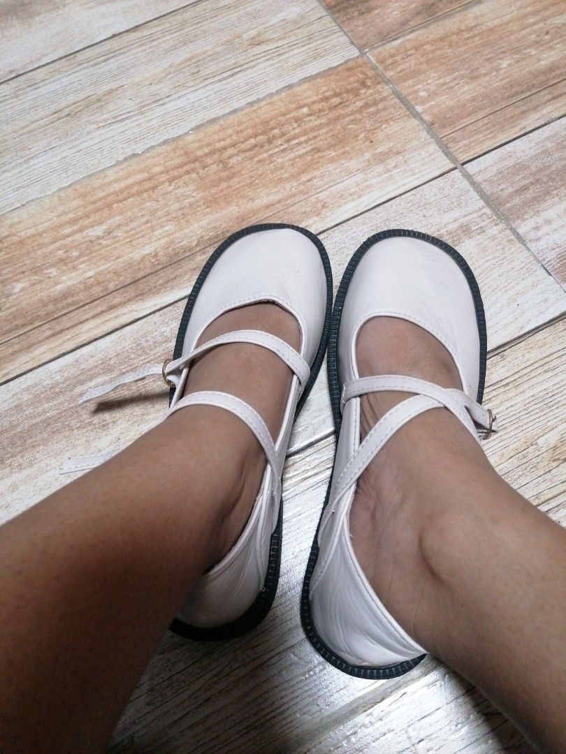MaryJane inspired shoes (Category: Loafers) located in Quezon City. Submitted by kunganolangshopph (Listing ID 1467382203, Image 2). Description: - Good as new - No box / brand - can be worn with criscross straps, pwede ding hindi if bet. - size 36 Decluterring Loc: Commonwealth, Q.C Gcash payment Lalamove.