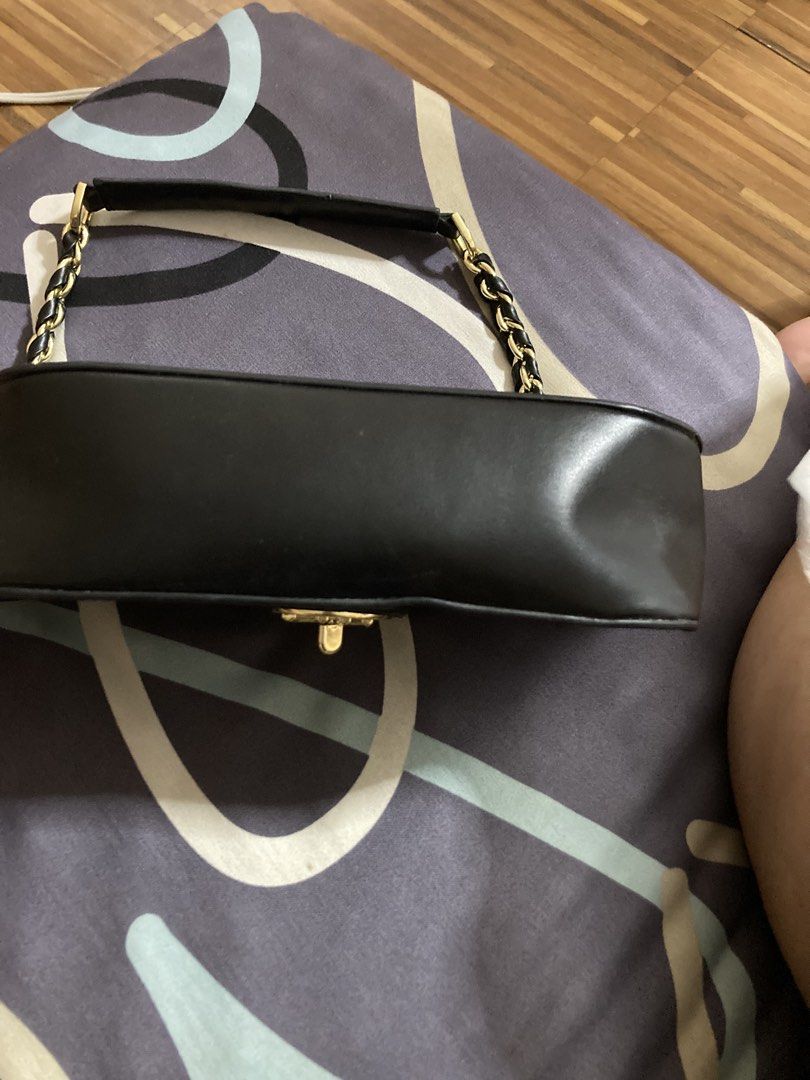 MK Carmen Small Pouchette (Category: Luxury Bags & Wallets) located in Cavite. Submitted by abengjoy30 (Listing ID 1467490925, Image 3). Description: .
