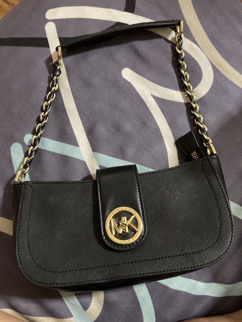 MK Carmen Small Pouchette (Category: Luxury Bags & Wallets) located in Cavite. Submitted by abengjoy30 (Listing ID 1467490925, Image 1). Description: .
