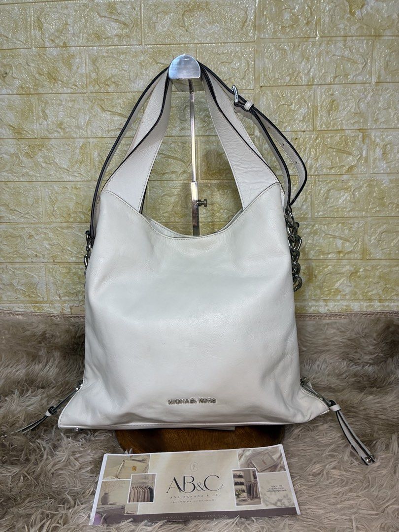 MK Devon Large Optic White (Category: Shoulder Bags) located in Subic. Submitted by anabananaco. (Listing ID 1467388364, Image 1). Description: Guaranteed authentic 👌 preloved bag 👜 sourced from Japan 🇯🇵 Genuine Calf Leather .