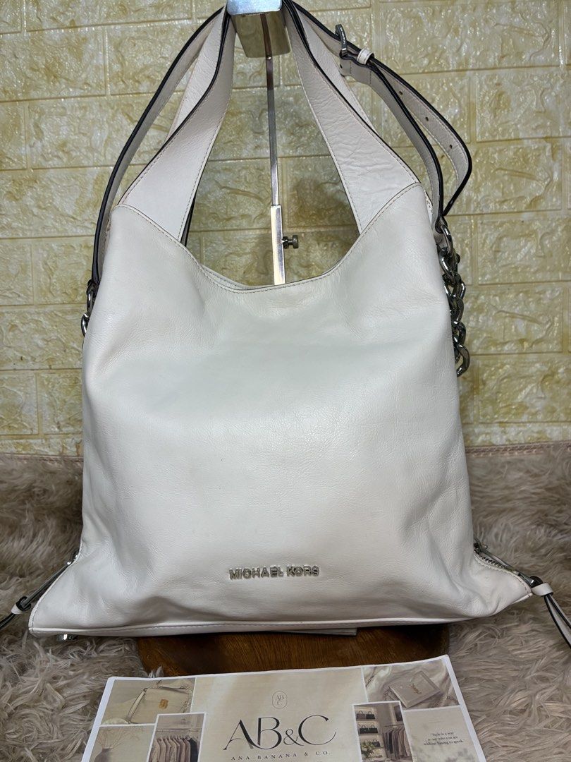MK Devon Large Optic White (Category: Shoulder Bags) located in Subic. Submitted by anabananaco. (Listing ID 1467388364, Image 2). Description: Guaranteed authentic 👌 preloved bag 👜 sourced from Japan 🇯🇵 Genuine Calf Leather .