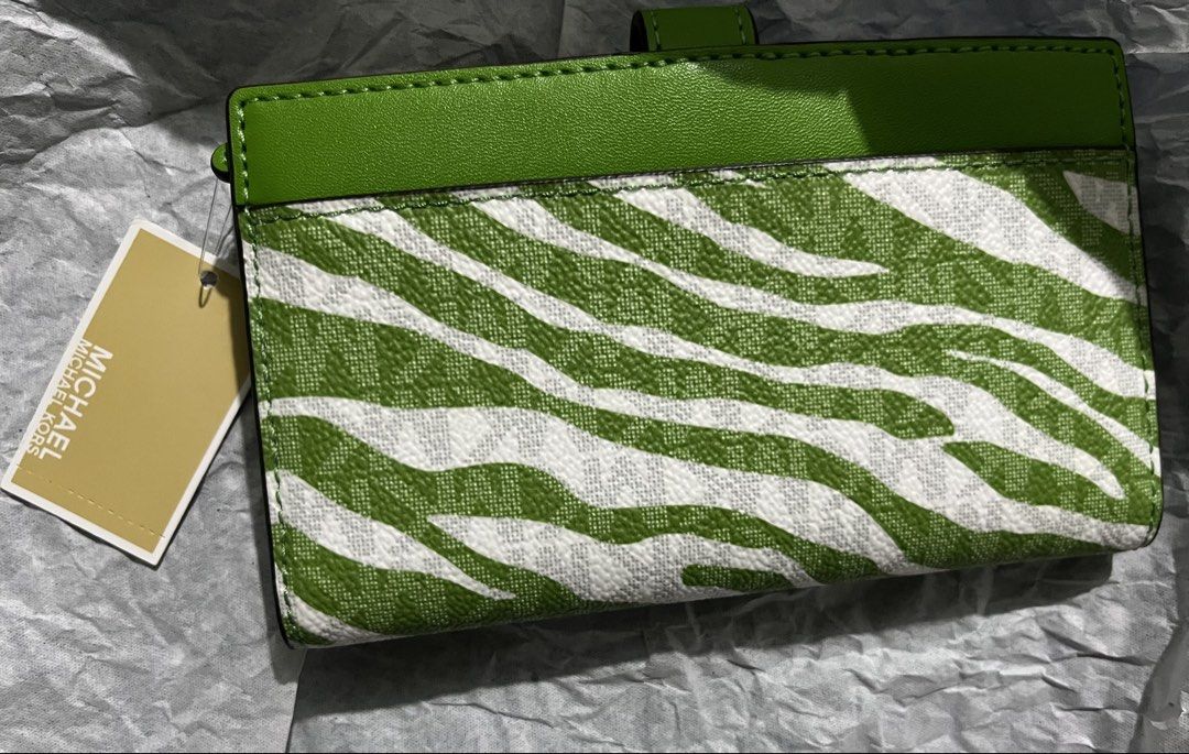 MK greenwich wallet (Category: Luxury Bags & Wallets) located in Manila. Submitted by thriftstoreph (Listing ID 1467514876, Image 3). Description: Bnew with tag 100% original.