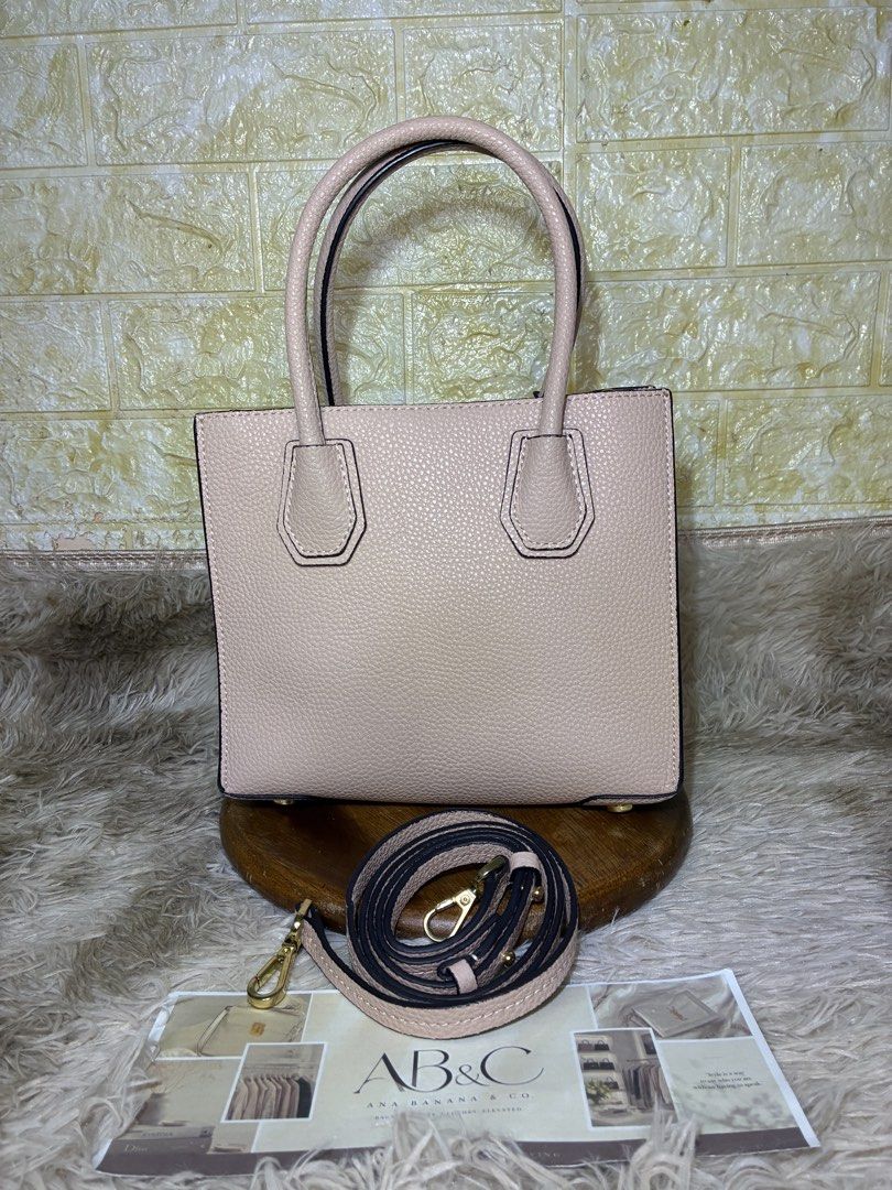 MK Mercer Medium (Category: Cross-body Bags) located in Subic. Submitted by anabananaco. (Listing ID 1467419562, Image 3). Description: Guaranteed authentic 👌 preloved bag 👜 sourced from Japan 🇯🇵 .