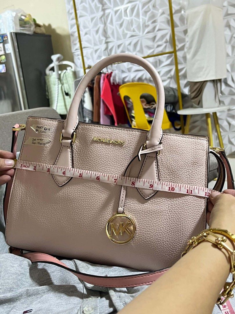 MK tote bag (Category: Tote Bags) located in Lucena. Submitted by classy_chanel (Listing ID 1467437126, Image 3). Description: ✨ MICHAEL KORS (MK) TOTE BAG ✨ Elegant, classy, and timeless! 🤎👜 ✔️ Spacious and practical ✔️ Perfect for everyday use, office, shopping, or travel ✔️ Stylish design that complements any outfit ✔️ Can carry your daily essentials with ease.