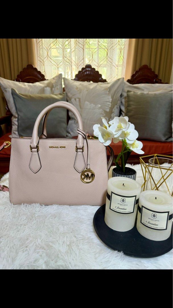 MK tote bag (Category: Tote Bags) located in Lucena. Submitted by classy_chanel (Listing ID 1467437126, Image 2). Description: ✨ MICHAEL KORS (MK) TOTE BAG ✨ Elegant, classy, and timeless! 🤎👜 ✔️ Spacious and practical ✔️ Perfect for everyday use, office, shopping, or travel ✔️ Stylish design that complements any outfit ✔️ Can carry your daily essentials with ease.