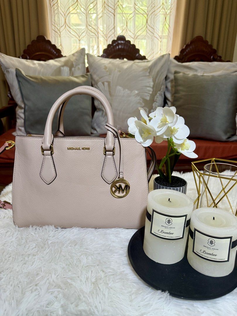 MK tote bag (Category: Tote Bags) located in Lucena. Submitted by classy_chanel (Listing ID 1467437126, Image 1). Description: ✨ MICHAEL KORS (MK) TOTE BAG ✨ Elegant, classy, and timeless! 🤎👜 ✔️ Spacious and practical ✔️ Perfect for everyday use, office, shopping, or travel ✔️ Stylish design that complements any outfit ✔️ Can carry your daily essentials with ease.
