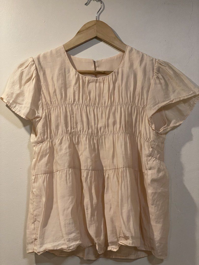 M-L All tops (Category: Blouses) located in Cavite. Submitted by jwai27 (Listing ID 1467529695, Image 3). Description: Medium-Large sizes Each: ₱150only.