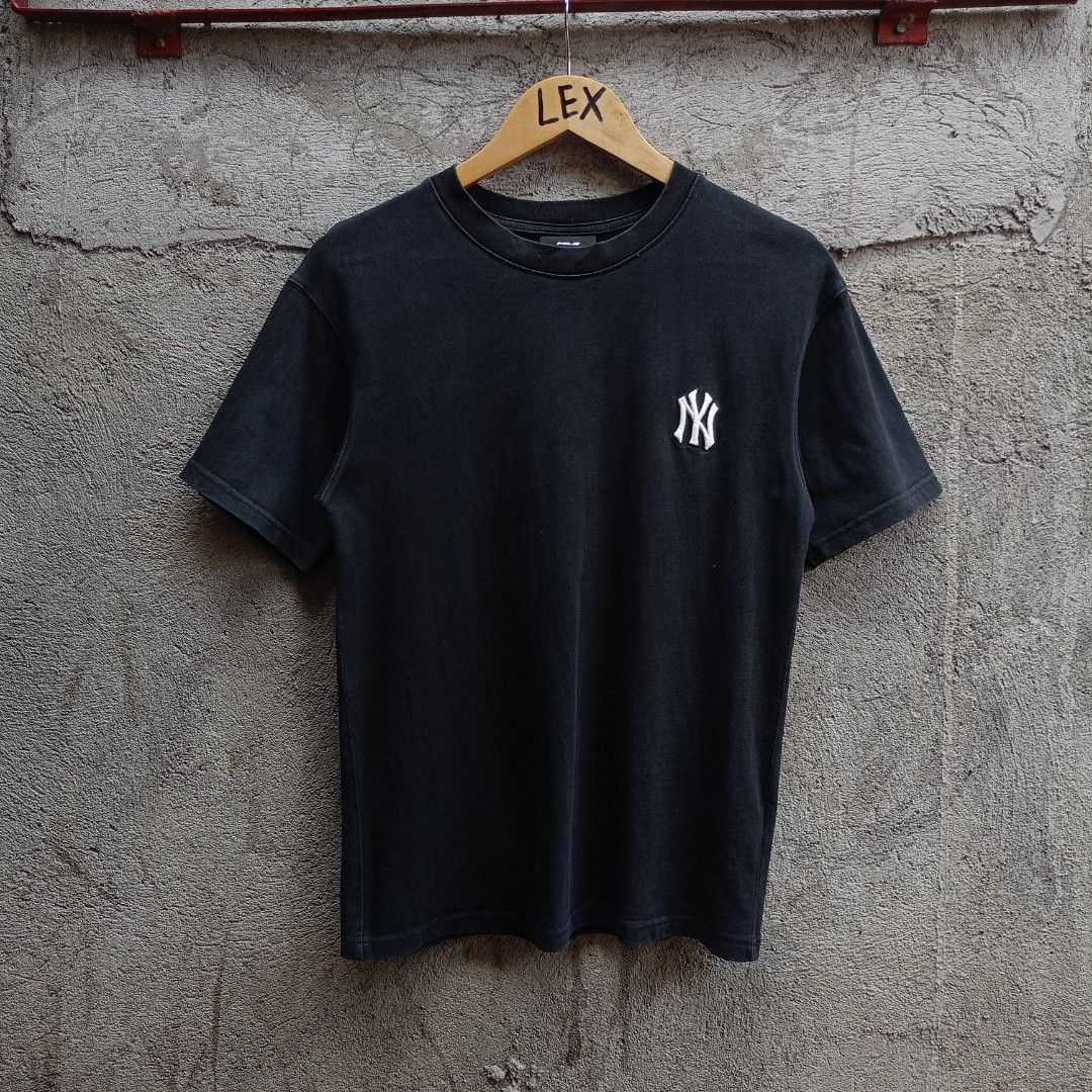 MLB BLACK TEE (Category: Tshirts & Polo Shirts ) located in Koronadal. Submitted by thriflex.29 (Listing ID 1467476575, Image 1). Description: MLB BLACK TEE Size: Small Measurements: Width 18 Length 25 Condition: 9/10 - Excellent Colorate: 9/10 Issue: Minimal Hairlines Mine: 350.