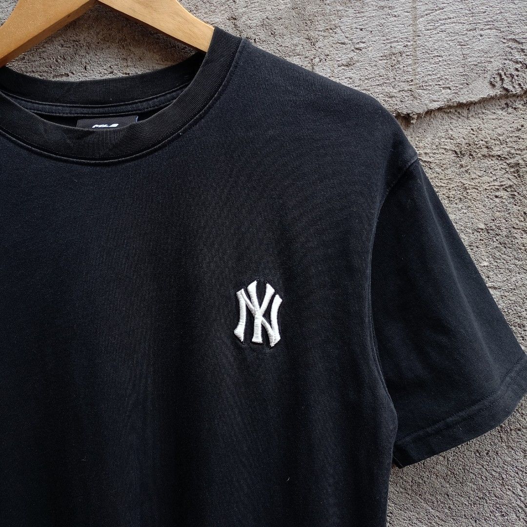 MLB BLACK TEE (Category: Tshirts & Polo Shirts ) located in Koronadal. Submitted by thriflex.29 (Listing ID 1467476575, Image 3). Description: MLB BLACK TEE Size: Small Measurements: Width 18 Length 25 Condition: 9/10 - Excellent Colorate: 9/10 Issue: Minimal Hairlines Mine: 350.